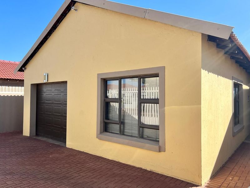 1 Bedroom Townhouse For Rent In Mokopane-Ext 12.