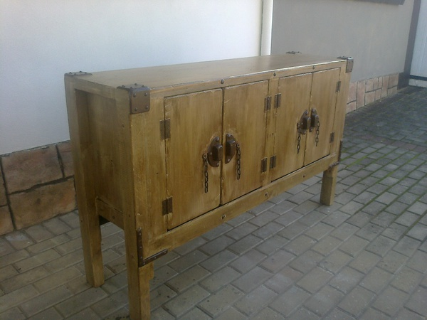 (RS 82) Rustic Barn Brown Server Or Plasma Stand. L1500 W400 H900 mm. Was R5730 Now R4650
