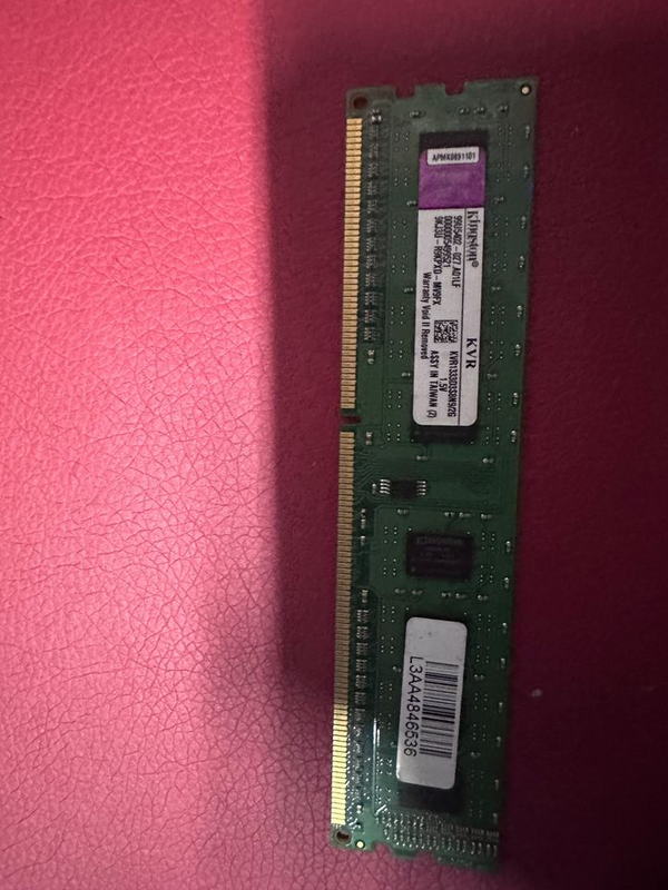 Hynix 4GB PC3-12800U DDR3-1600Mhz Desktop Memory(2 Available)