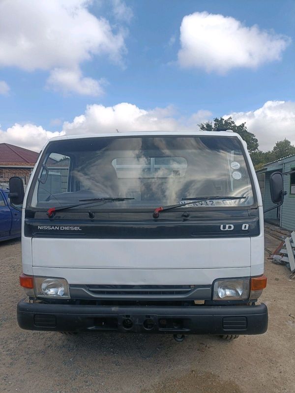 Nissan ud40 4ton dropside truck for sale