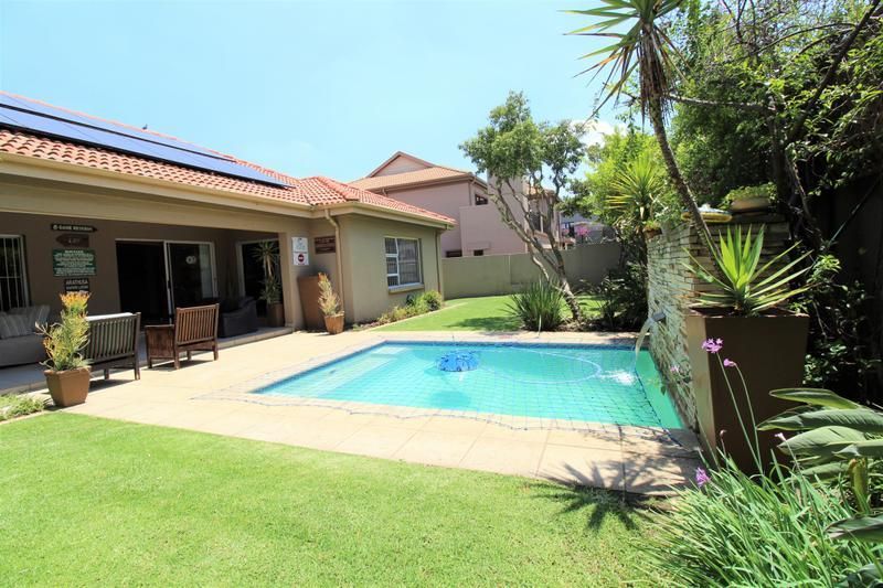 This gorgeous free-standing home is perfectly located in the sought-after Greenstone Hill