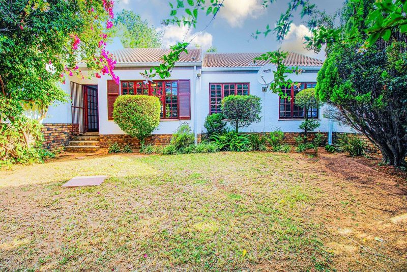 Townhouse To Rent in Lonehill, Sandton