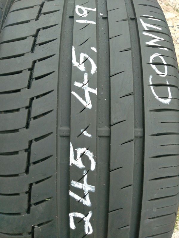 1x 245/45/19 continental tyre 89%thread excellent condition
