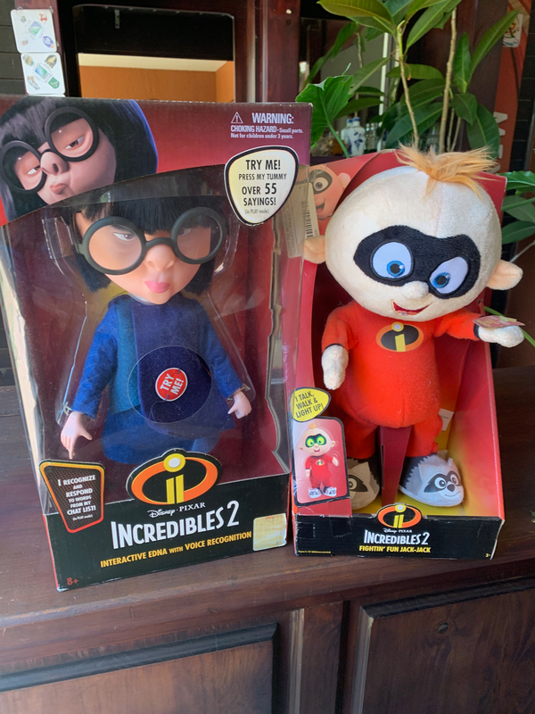 INCREDIBLES FINGURINES IN MINT CONDITION