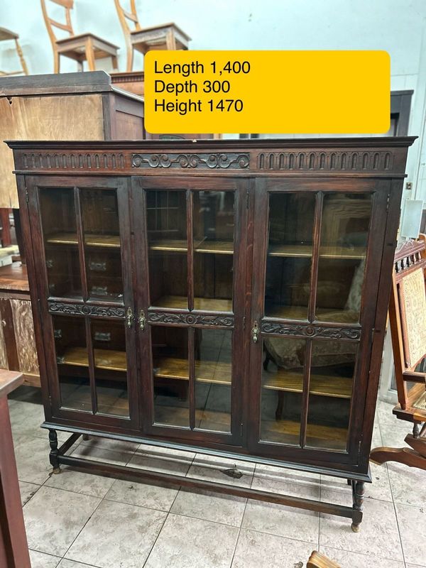 Oak wood display cabinet