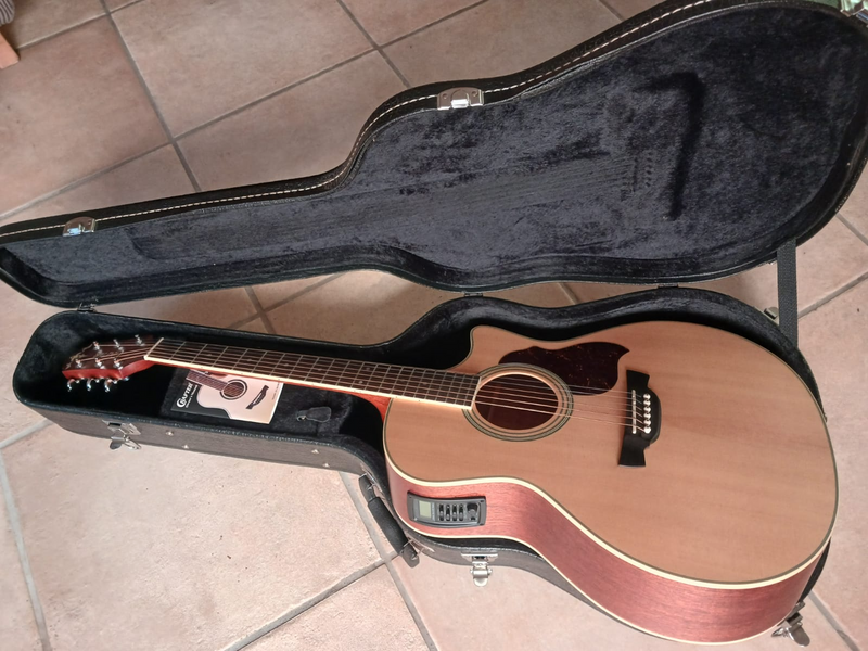 Crafter GAE 6/N Electro-Acoustic Guitar with Hard case-Prestine  condition