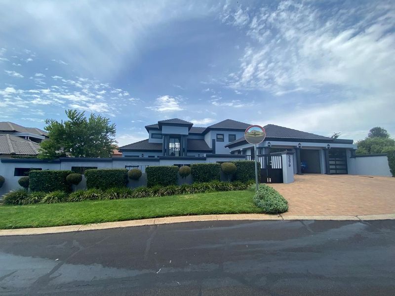 Exquisite 5-Bedroom Double-Story Mansion for Sale in Amberfield Manor, Centurion!