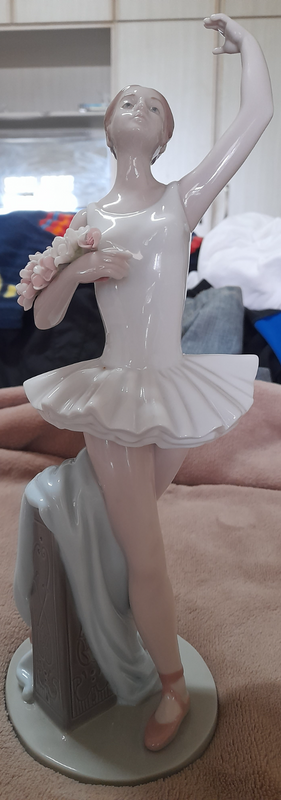 Ballerina Posing Porcelain Sculpture [Figurine/Statuette] by Nadal {ULTRA RARE!} (Value of $95!)