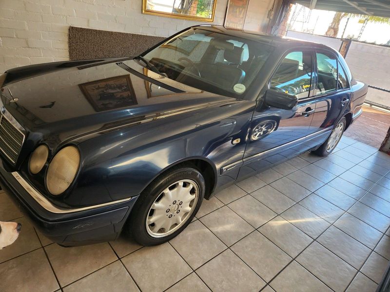 Mercedes benz E Class 320 in good condition for sale !!