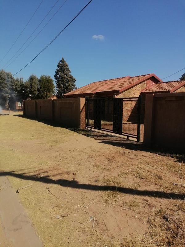 3  bedroom property for sale in unit 13  mmabatho