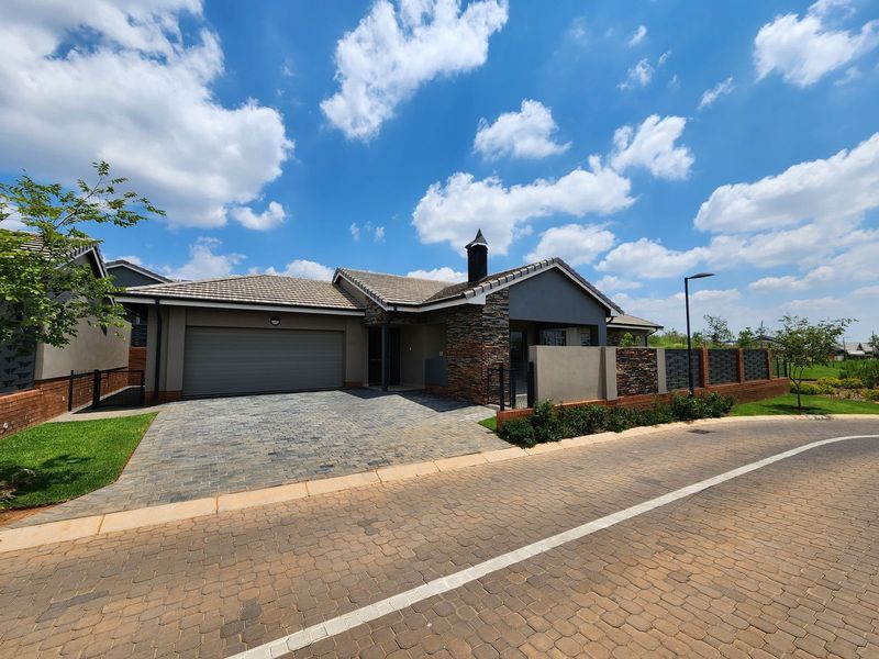 3 Bedroom House for Sale in Waterkloof Marina