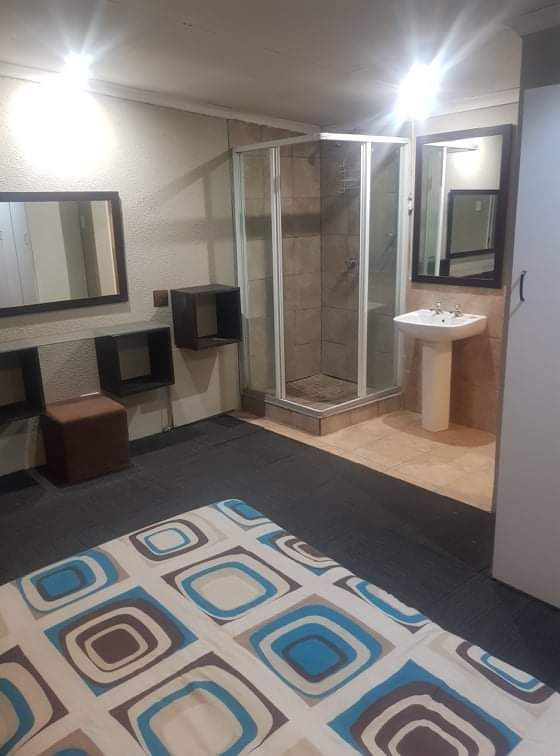 Lovely en suit bedroom with wifi available
