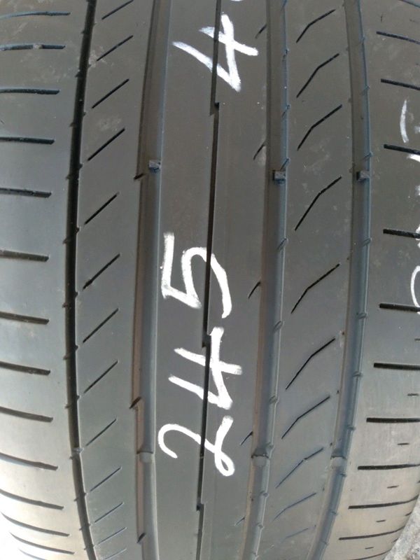 2x 245/40/17 normal continentals Tyres 85%tread excellent condition