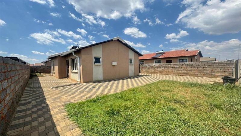 WINDMILL PARK EXT 19 HAS ON SALE THIS COZY 2 BEDROOM HOME