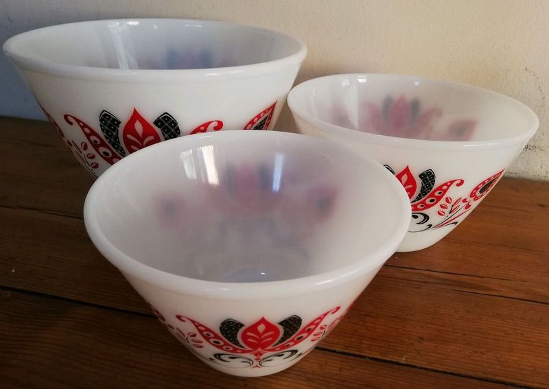 Vintage Fire-King Milk Glass Mixing Bowls Set