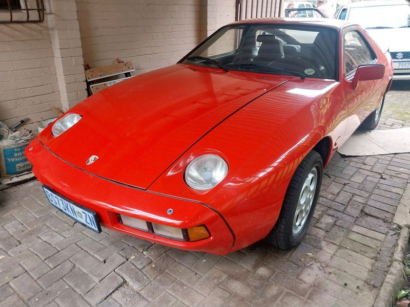 Porsche 928