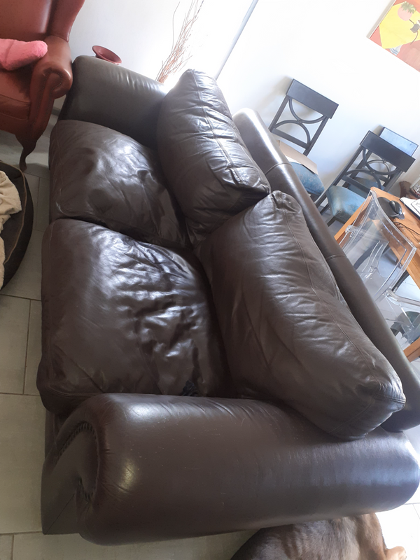 2 seater Oxblood Leather Couch R5000 neg