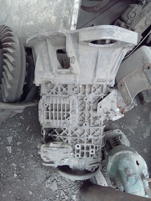 Isuzu N series 5 speed gearbox