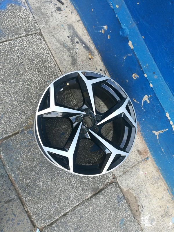 One single 15inch R-line rim for polo still in perfect condition no scratches 0730045063 you can cal