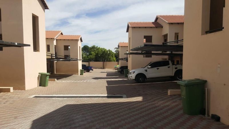 Im looking for someone to share a 2bedrooms and 2bathroom in Randburg ferndale