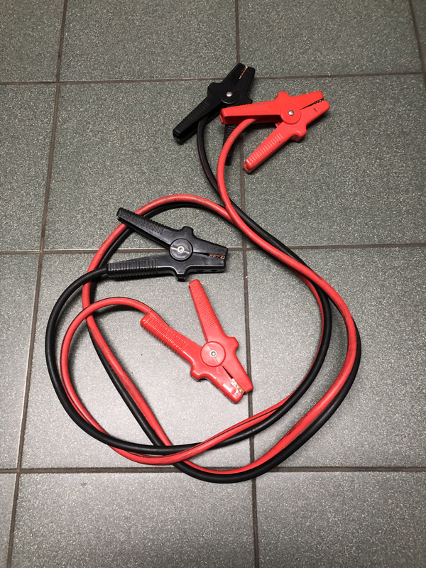 Set of battery jumper cables