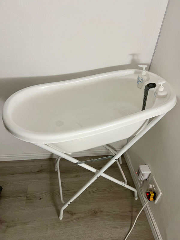 Snuggletime baby bath with stand