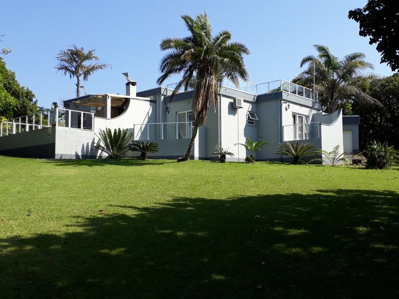 4 bedroom delight within walking distance to the main beach.