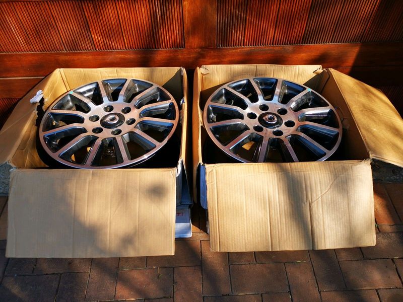 18&#34;Mag wheel rims in excellent condition, a complete set practically new.