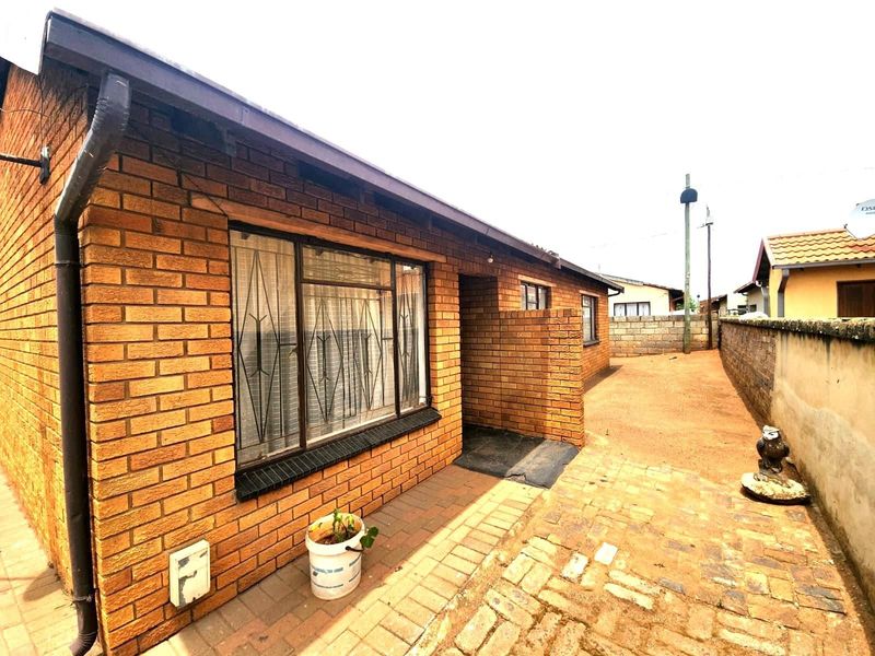 House for Sale in Tokoza ext 1