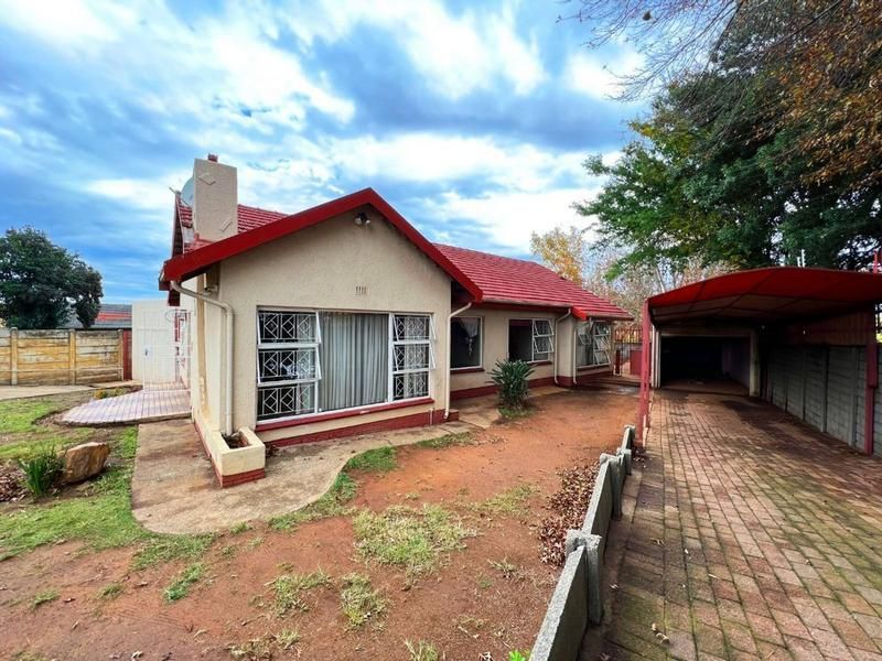 STUNNING &amp; CENTRAL 3 BEDROOM HOUSE FOR SALE IN WOODMERE, GERMISTON