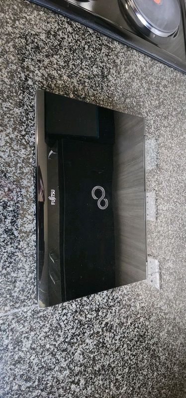 Fujitsu Laptop LifeBook AH532 for Sale, R3500