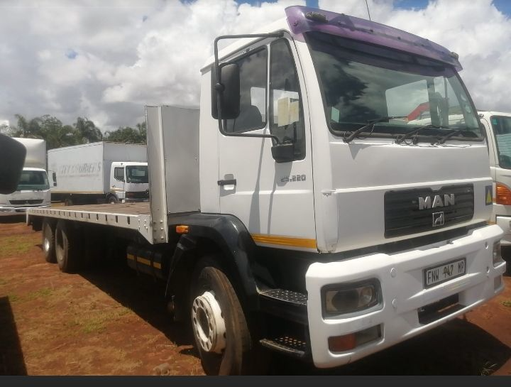 MAN 25_220 in an excellent condition for sale at an affordable amount