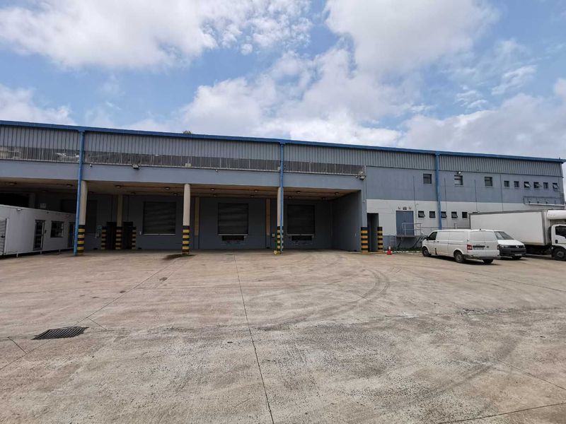 4&#39;000m2 Logistics Warehouse TO RENT/TO LET in Riverhorse Valley | Swindon Property