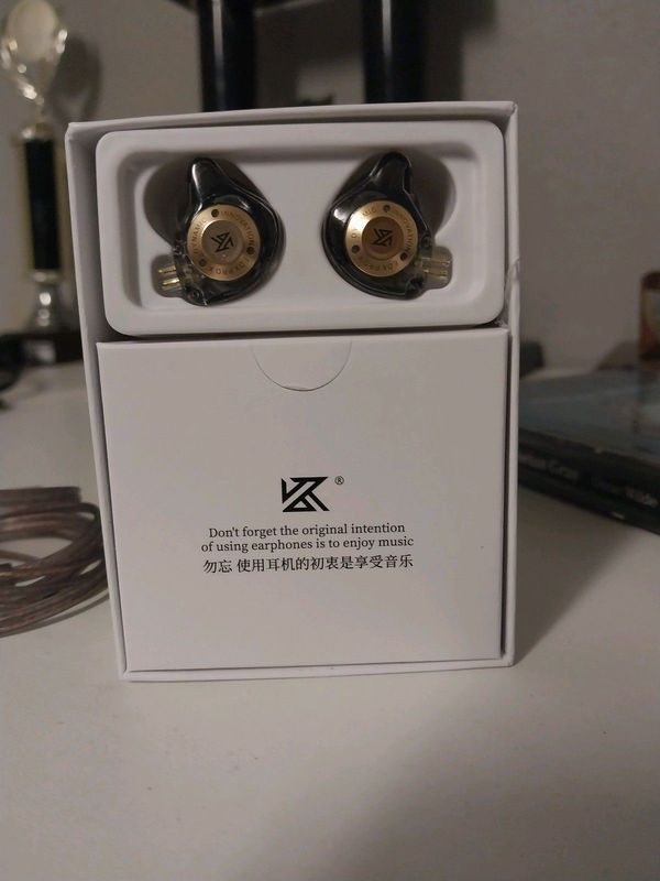 KZ EDX Pro X in ear monitors with mic