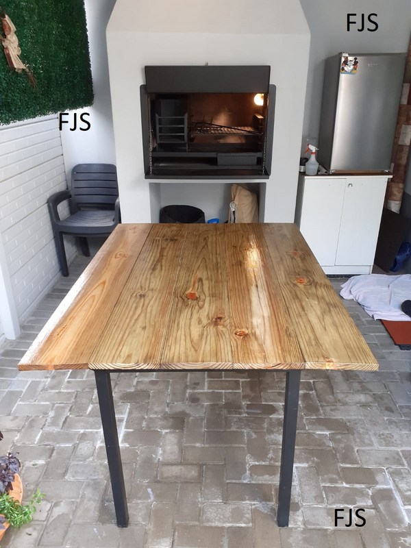 PATIO 3 - TIMBER AND GALVANISED STEEL TABLES