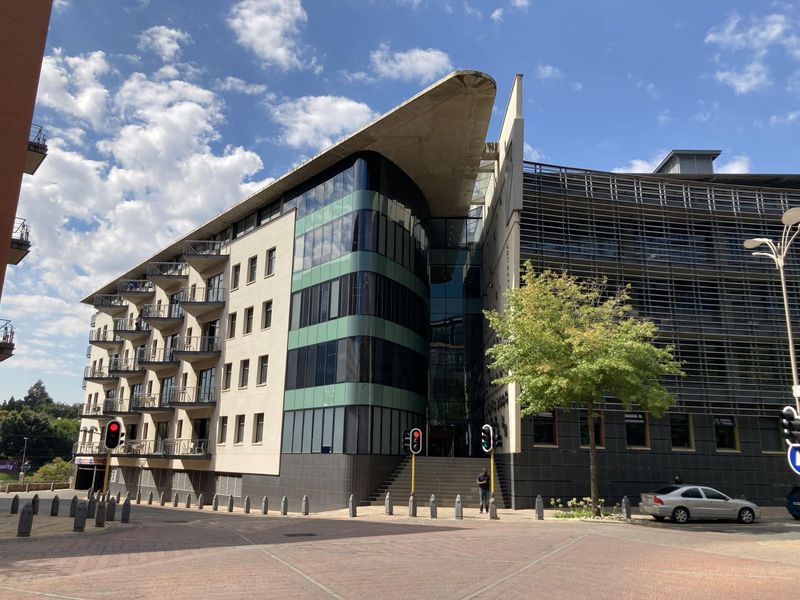 250m² Commercial To Let in Melrose Arch at R250.00 per m²