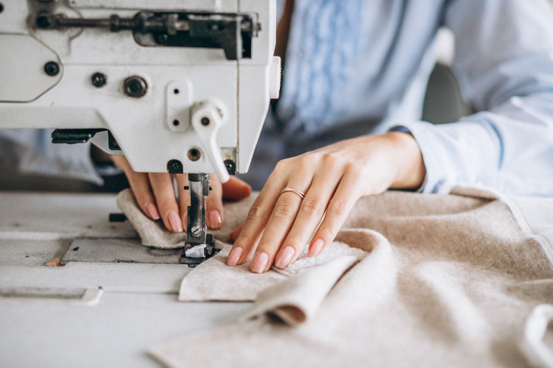 QUALIFIED SEWING MACHINISTS ONLY _ FULL TIME