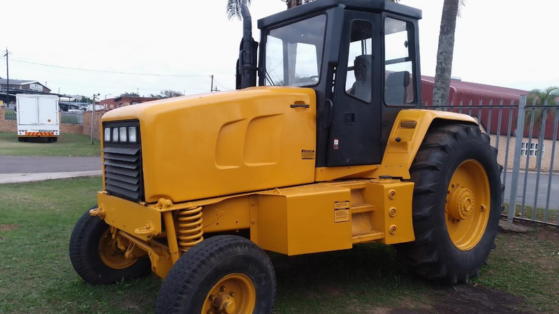 2005 BELL 1226 4x2 TRACTOR