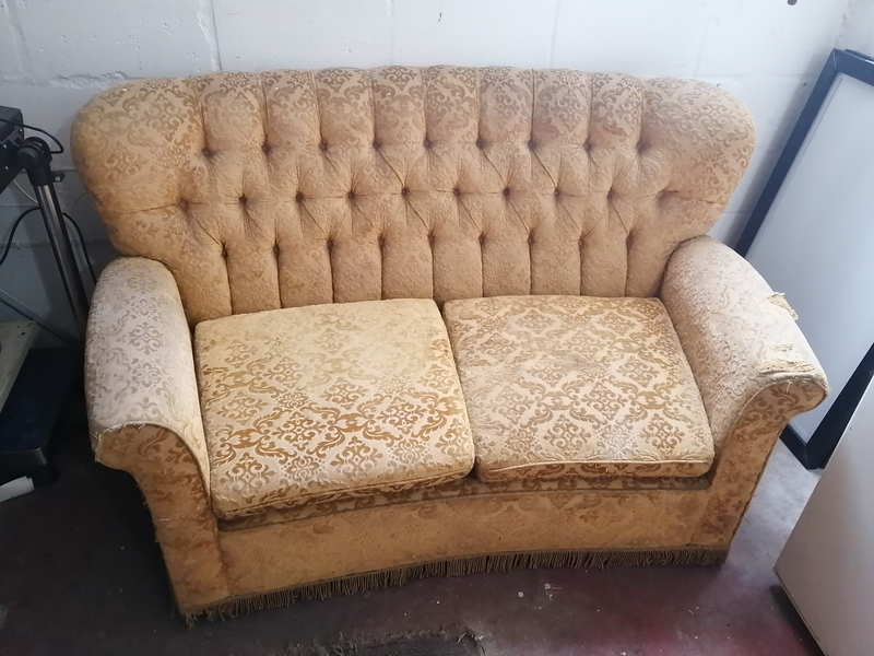 Vintage 2-Seater Curved Couch to Refurbish