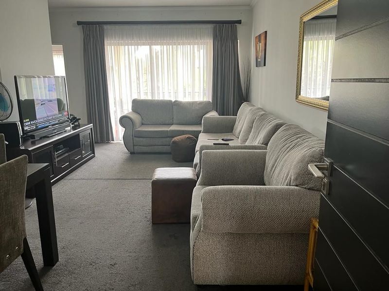 3 Bedroom Apartment For Sale in Kyalami
