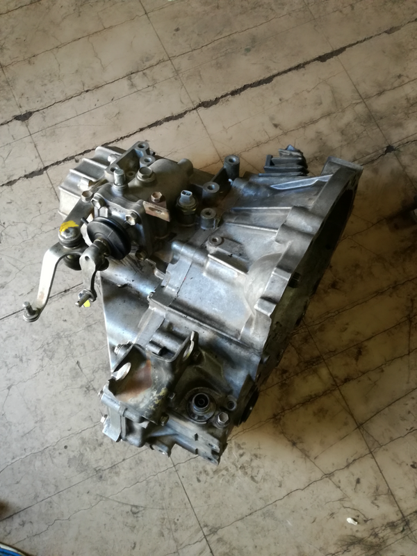 Toyota Tazz 5-speed gearbox for sale.