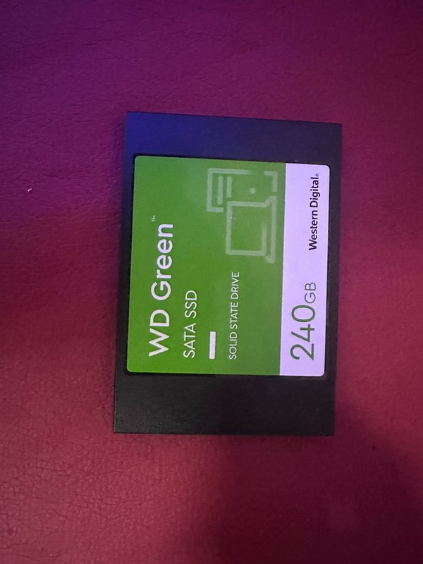 Western Digital 2.5-inch 240GB Internal Solid State Drive Serial ATA III Green