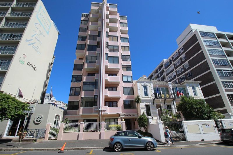 Studio apartment available at Holyrood in Queen Victoria Street, Cape Town from 1 December 2024