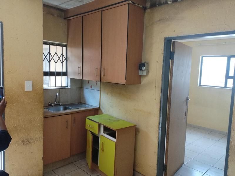 1 bedroom cottage for rental in kaalfontein for R3200 with kitchen units and wardrobes with parki...