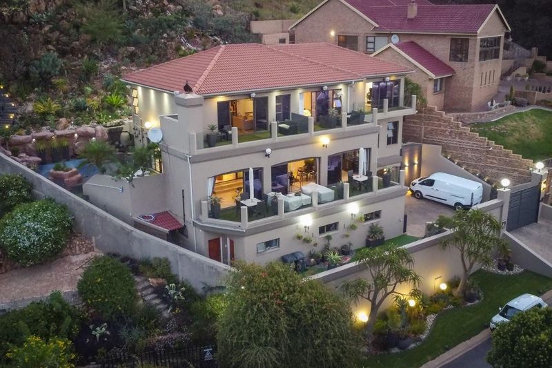 Elevated 4 bed ,6 garage home with iconic views for sale in Constantia Kloof