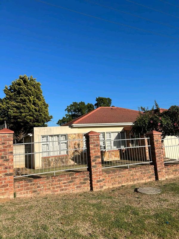 Large 3 bedroom family home for sale in Bothasrus, Despatch