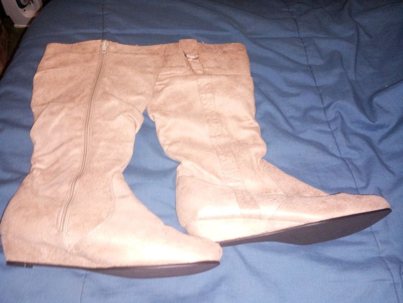 Ladies light tan suede leather zip up boots, Size 6, newLow heel