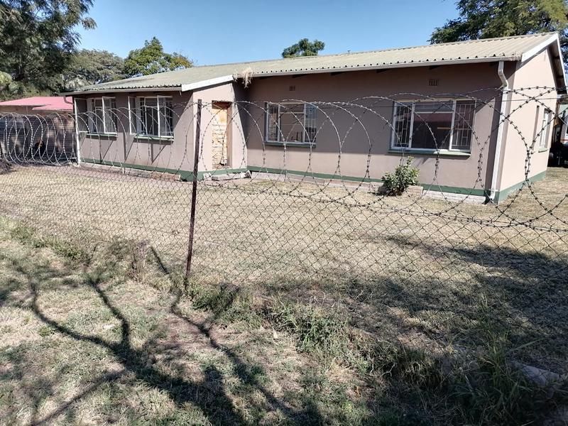 A Property on sale in Rustenburg North