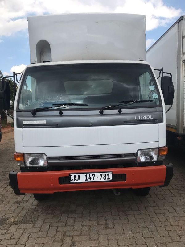 SPECIAL !  2013 NISSAN UD40L 4 TON VANBODY , TAILLIFT