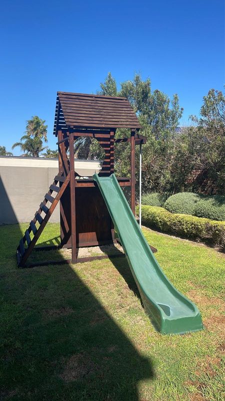 Selling a Windsor Portable Play Structure